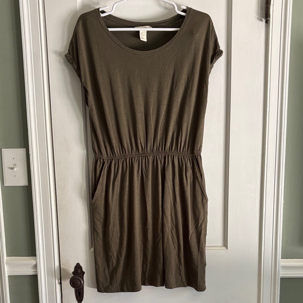 H&M Basics Size M olive color summer dress